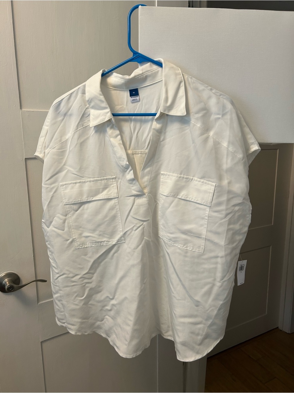 Old Navy White Short-Sleeve V-Notch Pocket Blouse